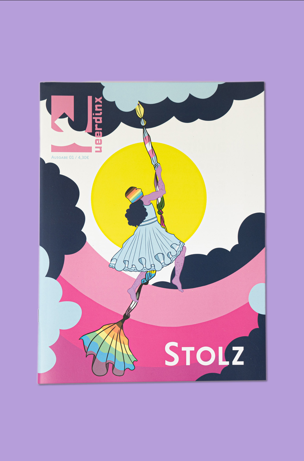 Das Cover der Ausgabe Stolz, auf der eine Person illustriert ist, die mit einer Regenbogenmaske an einer Kette aus Pride-Flaggen in den Himmel klettert.
